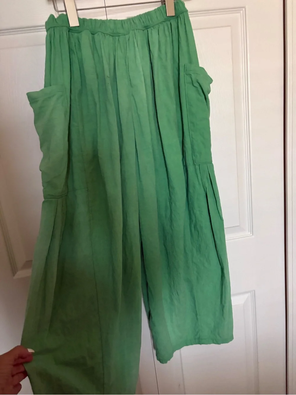 Free People Green Cropped Wide-Leg Pants.  It as bright as the first pic - Picture 2 of 4
